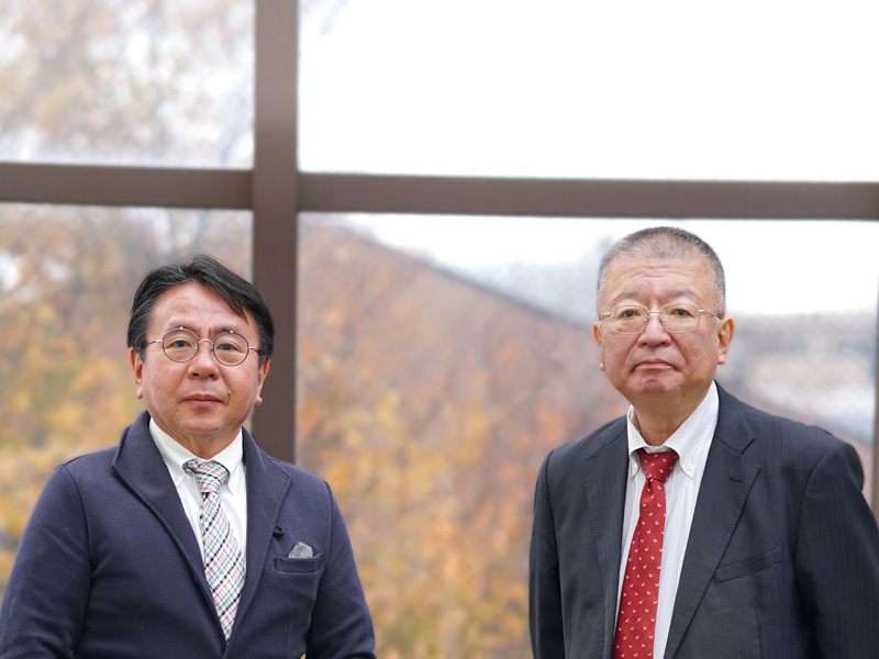 田中徹博士とサステナブル・クルー株式会社代表取締役西屋が並んでいる写真